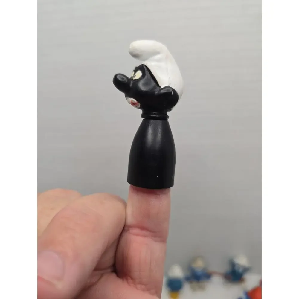 RARE ANGRY SMURF FINGER PUPPET PEYO DISPLAY PVC HEAD ALL BLACK Boardgame Piece